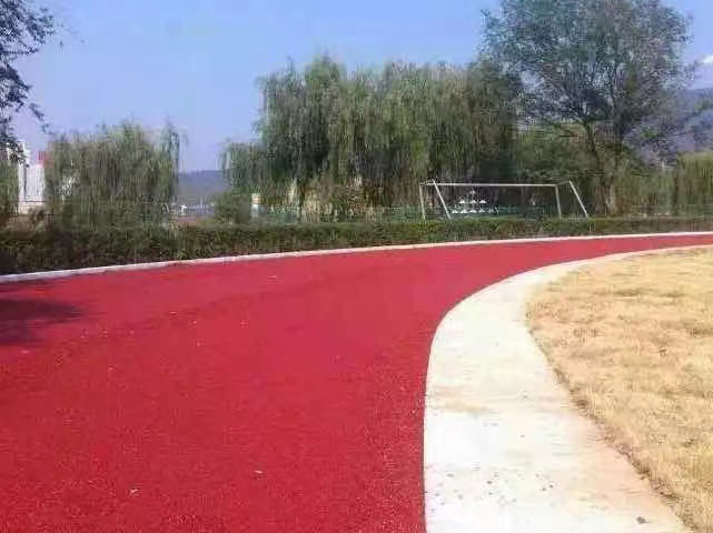 彩色防滑路面裂紋主要原因及預(yù)防措施